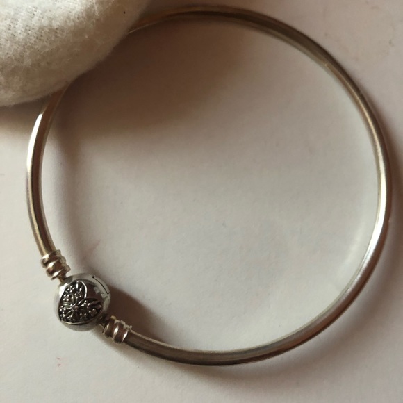 Pandora “You melt my heart” Silver Bangle *NEVER USED! - Picture 2 of 4